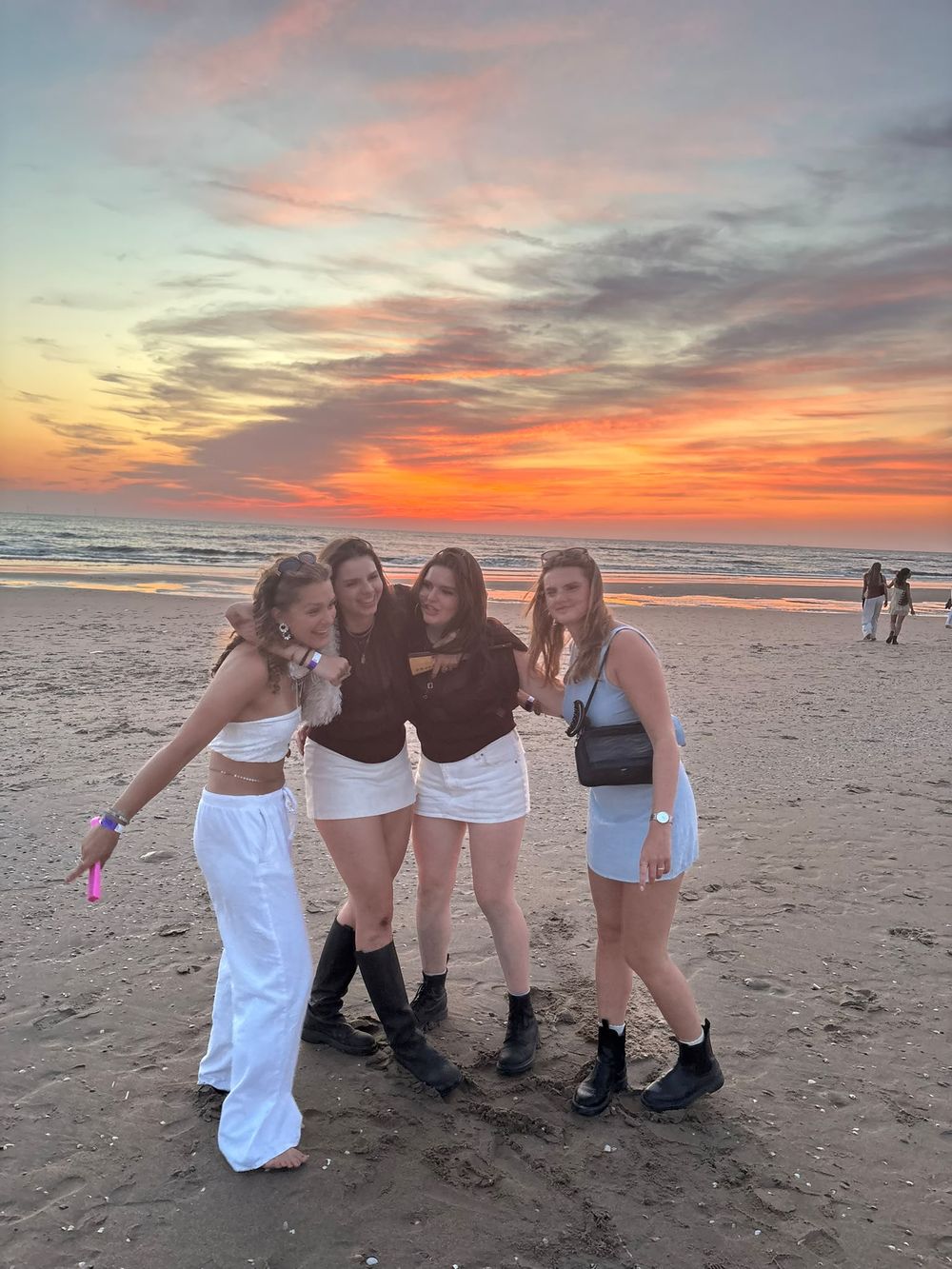 zonsondergang aan zee