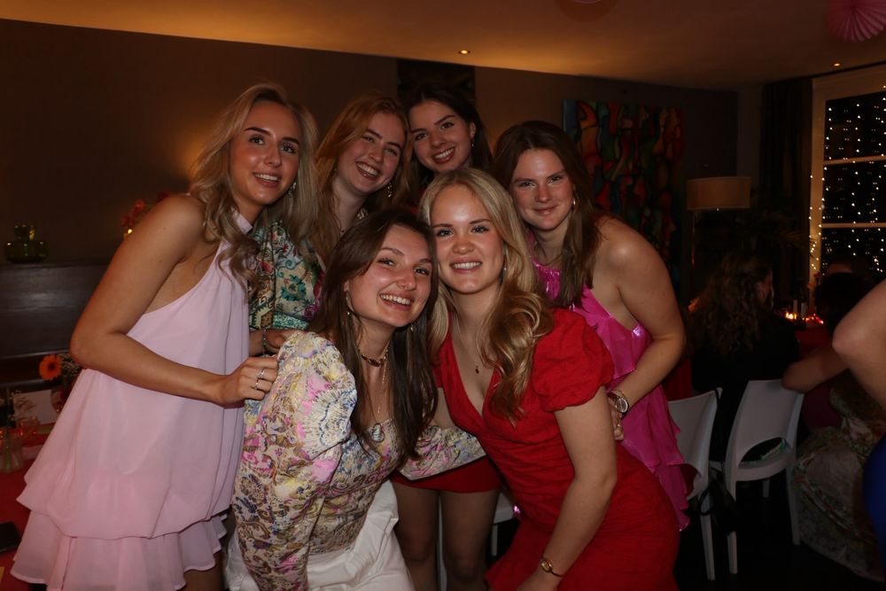 zes vriendinnen, één foto