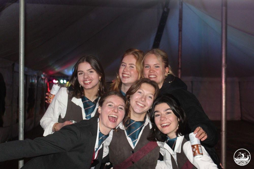 feest in de tent bij Vidar